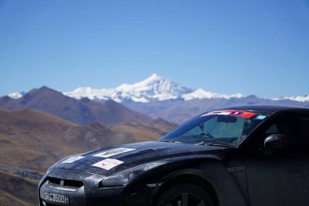 ¿Te atreverías a ir al campo base del Everest con tu Nissan GT-R?