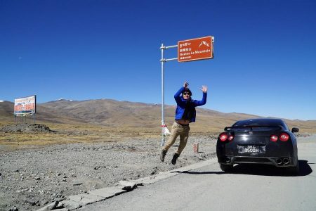 ¿Te atreverías a ir al campo base del Everest con tu Nissan GT-R?