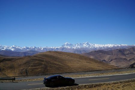 ¿Te atreverías a ir al campo base del Everest con tu Nissan GT-R?