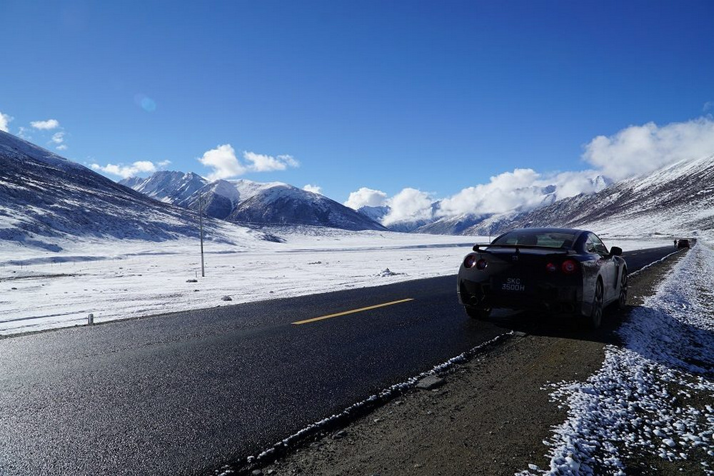 ¿Te atreverías a ir al campo base del Everest con tu Nissan GT-R?