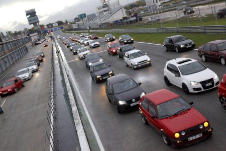 Así ha sido el 40º anivesario del Golf GTI en el Jarama: 1.500 unidades y 6.500 aficionados