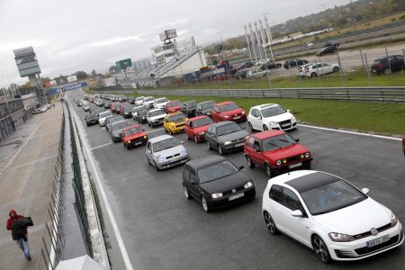 Así ha sido el 40º anivesario del Golf GTI en el Jarama: 1.500 unidades y 6.500 aficionados