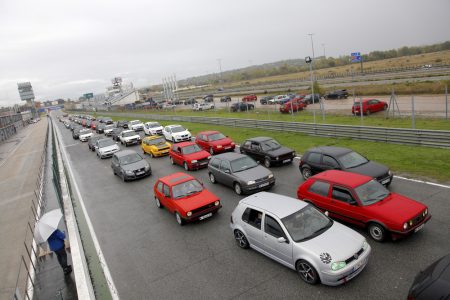 Así ha sido el 40º anivesario del Golf GTI en el Jarama: 1.500 unidades y 6.500 aficionados