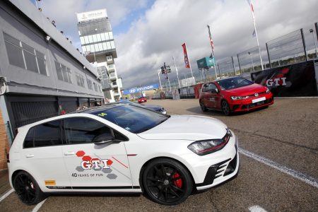 Así ha sido el 40º anivesario del Golf GTI en el Jarama: 1.500 unidades y 6.500 aficionados