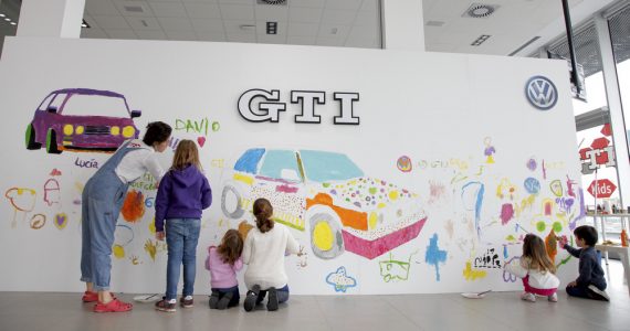 Así ha sido el 40º anivesario del Golf GTI en el Jarama: 1.500 unidades y 6.500 aficionados