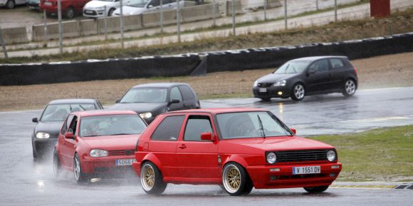 Así ha sido el 40º anivesario del Golf GTI en el Jarama: 1.500 unidades y 6.500 aficionados