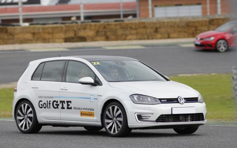 Así ha sido el 40º anivesario del Golf GTI en el Jarama: 1.500 unidades y 6.500 aficionados