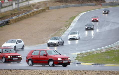 Así ha sido el 40º anivesario del Golf GTI en el Jarama: 1.500 unidades y 6.500 aficionados