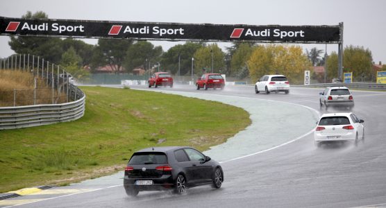 Así ha sido el 40º anivesario del Golf GTI en el Jarama: 1.500 unidades y 6.500 aficionados