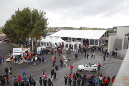 Así ha sido el 40º anivesario del Golf GTI en el Jarama: 1.500 unidades y 6.500 aficionados