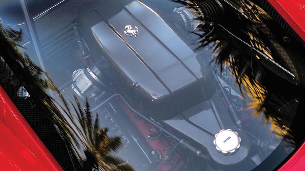 Este Ferrari Enzo tiene menos de 6.000 km, es de Tommy Hilfiger y va a salir a subasta 4