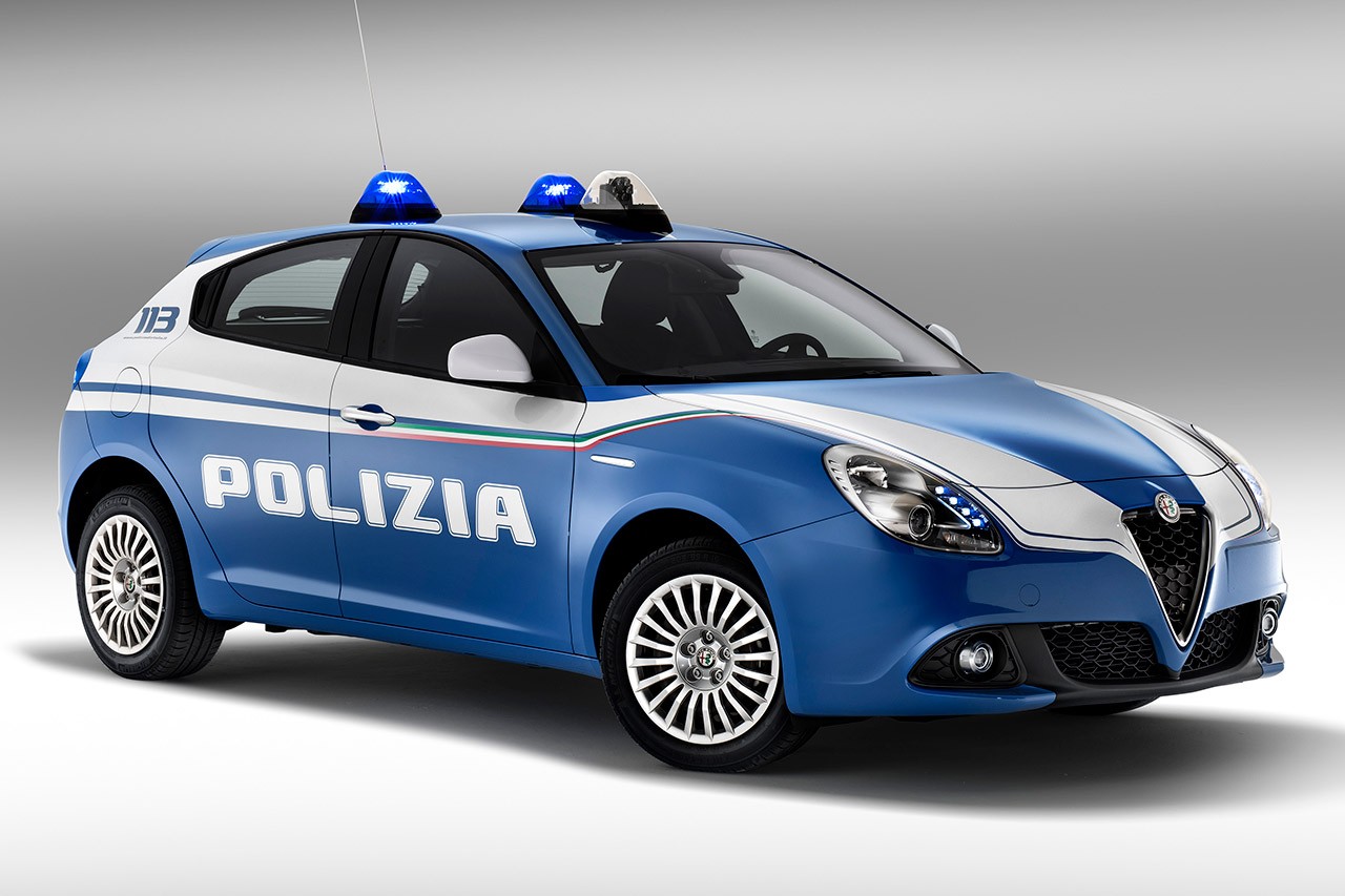 El Alfa Giulia Veloce de 280 CV pasa a formar parte de la flota de la policía italiana: ¡La potencia por bandera!