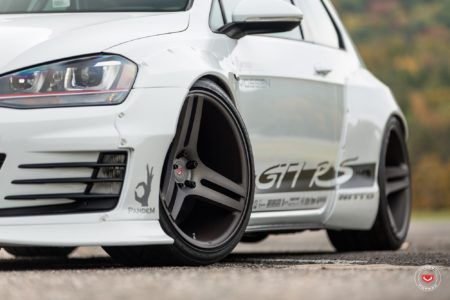 Este Volkswagen Golf bautizado como GTI RS es posiblemente uno de los GTI más brutos del mundo