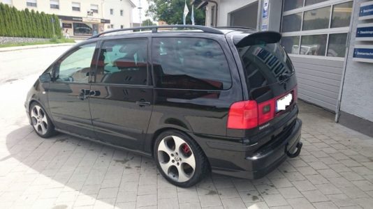 Este Volkswagen Sharan Turbo de 450 CV es el sleeper definitivo: Puede ser tuyo por 11.690 euros...