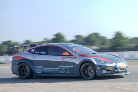Así es el Tesla Model S para el Electric GT Championship: 500 kg menos y 0-100 km/h en 2,1 segundos