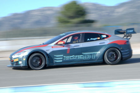 Así es el Tesla Model S para el Electric GT Championship: 500 kg menos y 0-100 km/h en 2,1 segundos