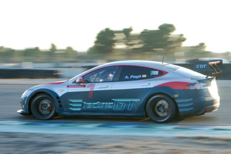 Así es el Tesla Model S para el Electric GT Championship: 500 kg menos y 0-100 km/h en 2,1 segundos