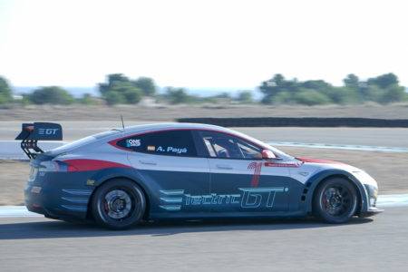 Así es el Tesla Model S para el Electric GT Championship: 500 kg menos y 0-100 km/h en 2,1 segundos