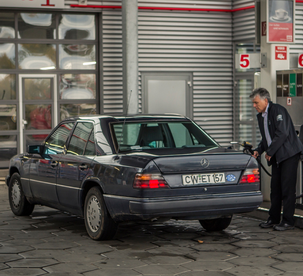 ¿Cuánto cuesta el mantenimiento de un Mercedes Clase E de 1992 tras un millón de kilómetros? A su propietario, 57.000 euros