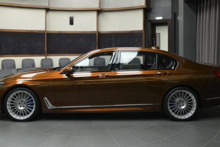 Este Alpina B7 ALLRAD 038 de color marrón es tan llamativo como extravagante