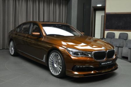 Este Alpina B7 ALLRAD 038 de color marrón es tan llamativo como extravagante