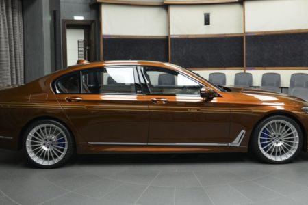 Este Alpina B7 ALLRAD 038 de color marrón es tan llamativo como extravagante