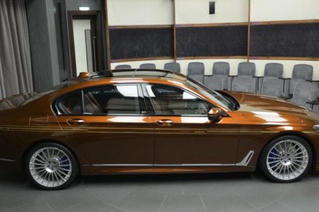 Este Alpina B7 ALLRAD 038 de color marrón es tan llamativo como extravagante