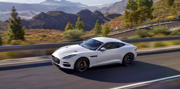 Jaguar F-Type 2017: Pequeños cambios estéticos, compatibilidad con GoPro y una nueva versión F-Type 400 Sport