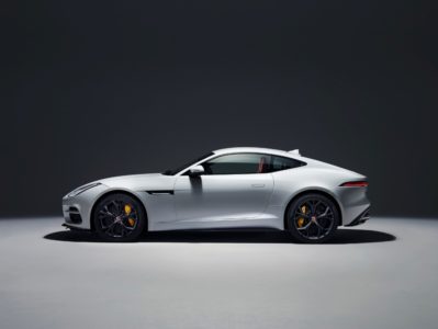 Jaguar F-Type 2017: Pequeños cambios estéticos, compatibilidad con GoPro y una nueva versión F-Type 400 Sport