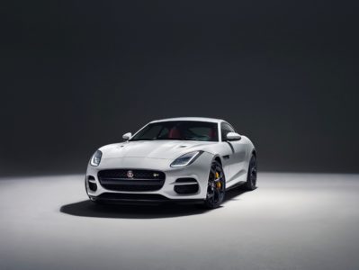 Jaguar F-Type 2017: Pequeños cambios estéticos, compatibilidad con GoPro y una nueva versión F-Type 400 Sport