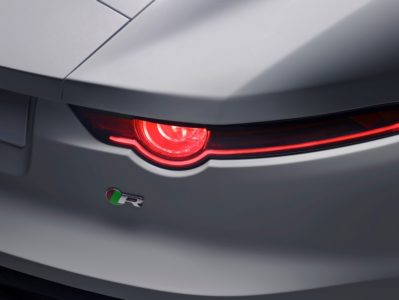 Jaguar F-Type 2017: Pequeños cambios estéticos, compatibilidad con GoPro y una nueva versión F-Type 400 Sport