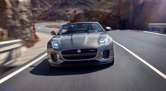 Jaguar F-Type 2017: Pequeños cambios estéticos, compatibilidad con GoPro y una nueva versión F-Type 400 Sport