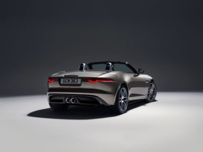 Jaguar F-Type 2017: Pequeños cambios estéticos, compatibilidad con GoPro y una nueva versión F-Type 400 Sport