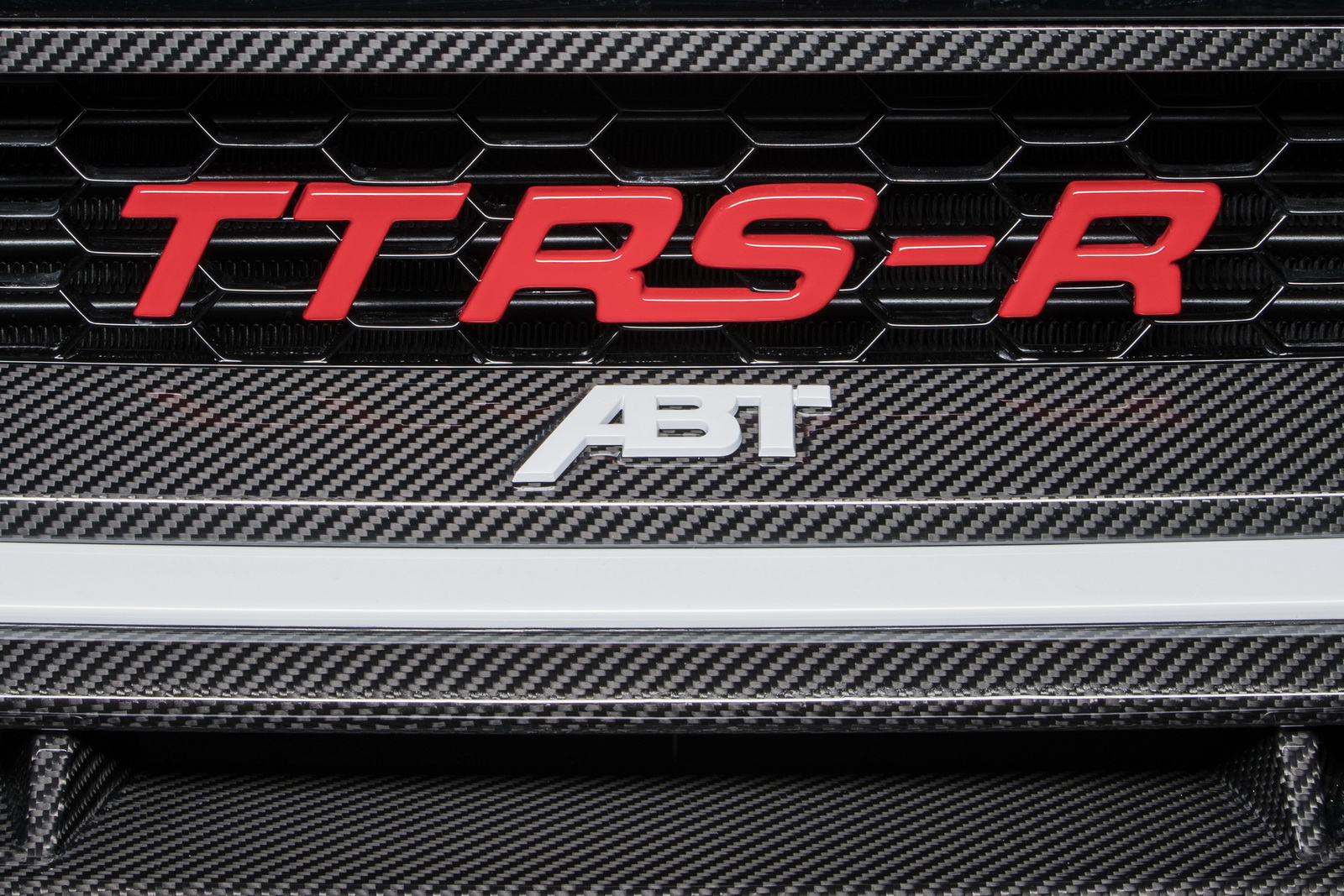 ¿Es un avión? ¿es un pájaro? ¡Es el ABT Audi TT RS-R con 500 CV de potencia!