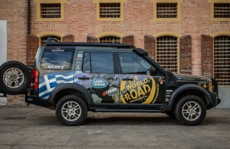 Este Land Rover ha dado la vuelta al mundo... y ahora puede ser tuyo por 24.000 euros