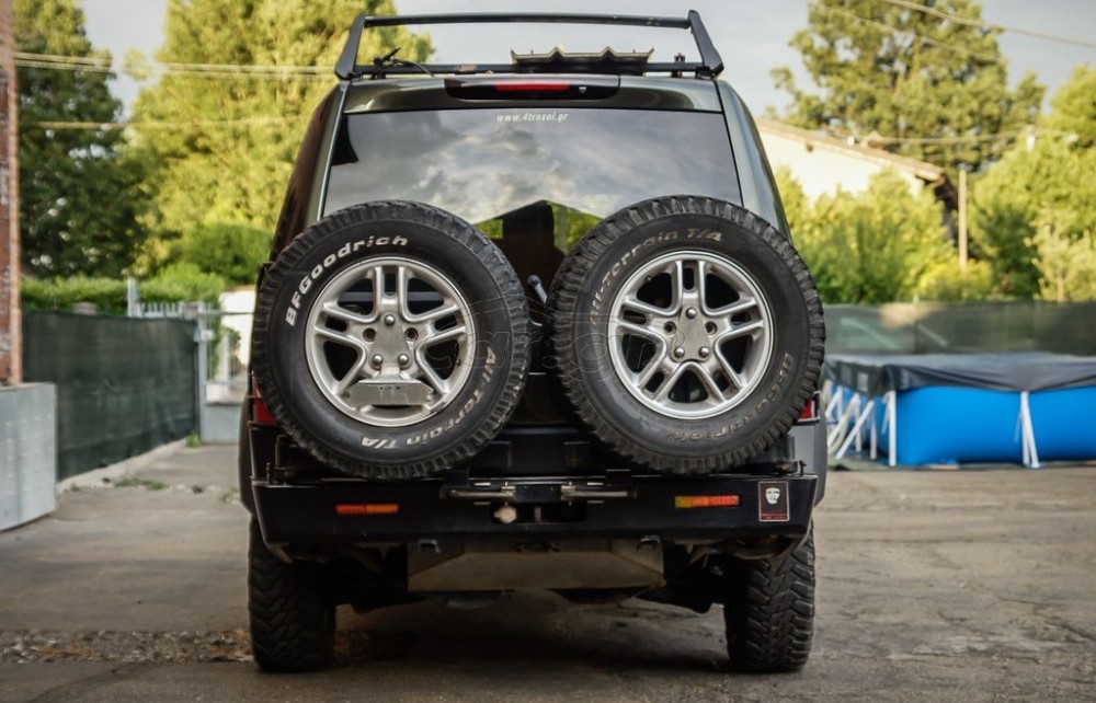 Este Land Rover ha dado la vuelta al mundo... y ahora puede ser tuyo por 24.000 euros