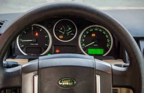 Este Land Rover ha dado la vuelta al mundo... y ahora puede ser tuyo por 24.000 euros