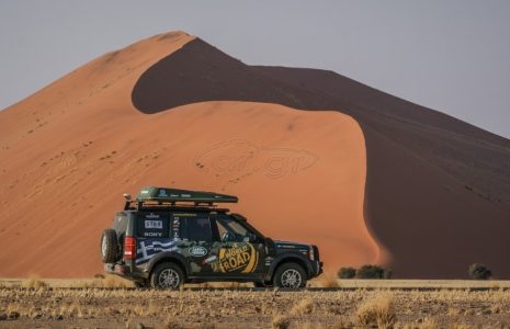 Este Land Rover ha dado la vuelta al mundo... y ahora puede ser tuyo por 24.000 euros