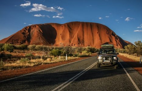 Este Land Rover ha dado la vuelta al mundo... y ahora puede ser tuyo por 24.000 euros