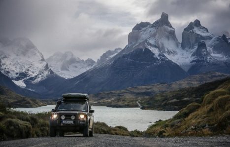 Este Land Rover ha dado la vuelta al mundo... y ahora puede ser tuyo por 24.000 euros