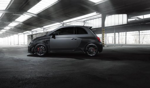 ¿Pagarías 58.500 euros por un Abarth 595 con más de 400 CV y bodykit en fibra de carbono?