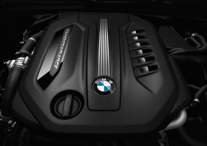 BMW M550d xDrive: Cuatro turbos, 400 CV de potencia y el cuño de M Performance