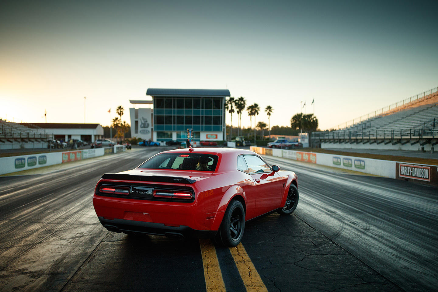 Dodge Challenger SRT Demon: 852 CV y un 0-96 km/h en 2,3 segundos, hacer Drag es posible con un coche de serie