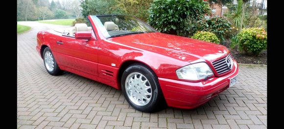 Este Mercedes SL 500 con 20 años y sólo 128 kilómetros puede ser tuyo en una subasta