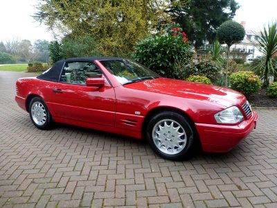 Este Mercedes SL 500 con 20 años y sólo 128 kilómetros puede ser tuyo en una subasta