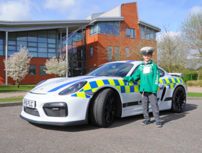 ¿Serías capaz de escapar de él? La Policía de Norfolk estrena un Porsche Cayman GT4