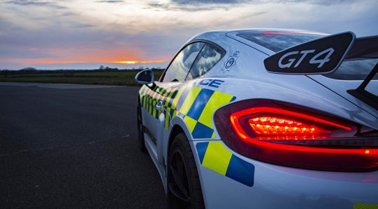 ¿Serías capaz de escapar de él? La Policía de Norfolk estrena un Porsche Cayman GT4