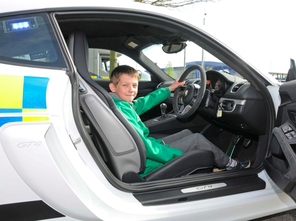 ¿Serías capaz de escapar de él? La Policía de Norfolk estrena un Porsche Cayman GT4