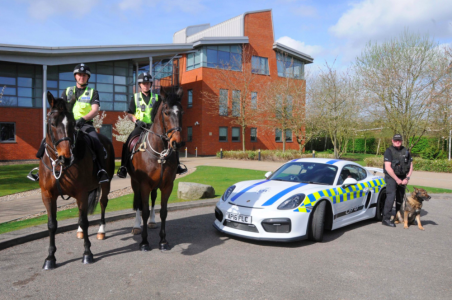 ¿Serías capaz de escapar de él? La Policía de Norfolk estrena un Porsche Cayman GT4