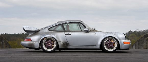 ¿Son tiempos para especular con coches? Sale a subasta un Porsche 911 RSR 3.8 de 1993 con 10 kilómetros